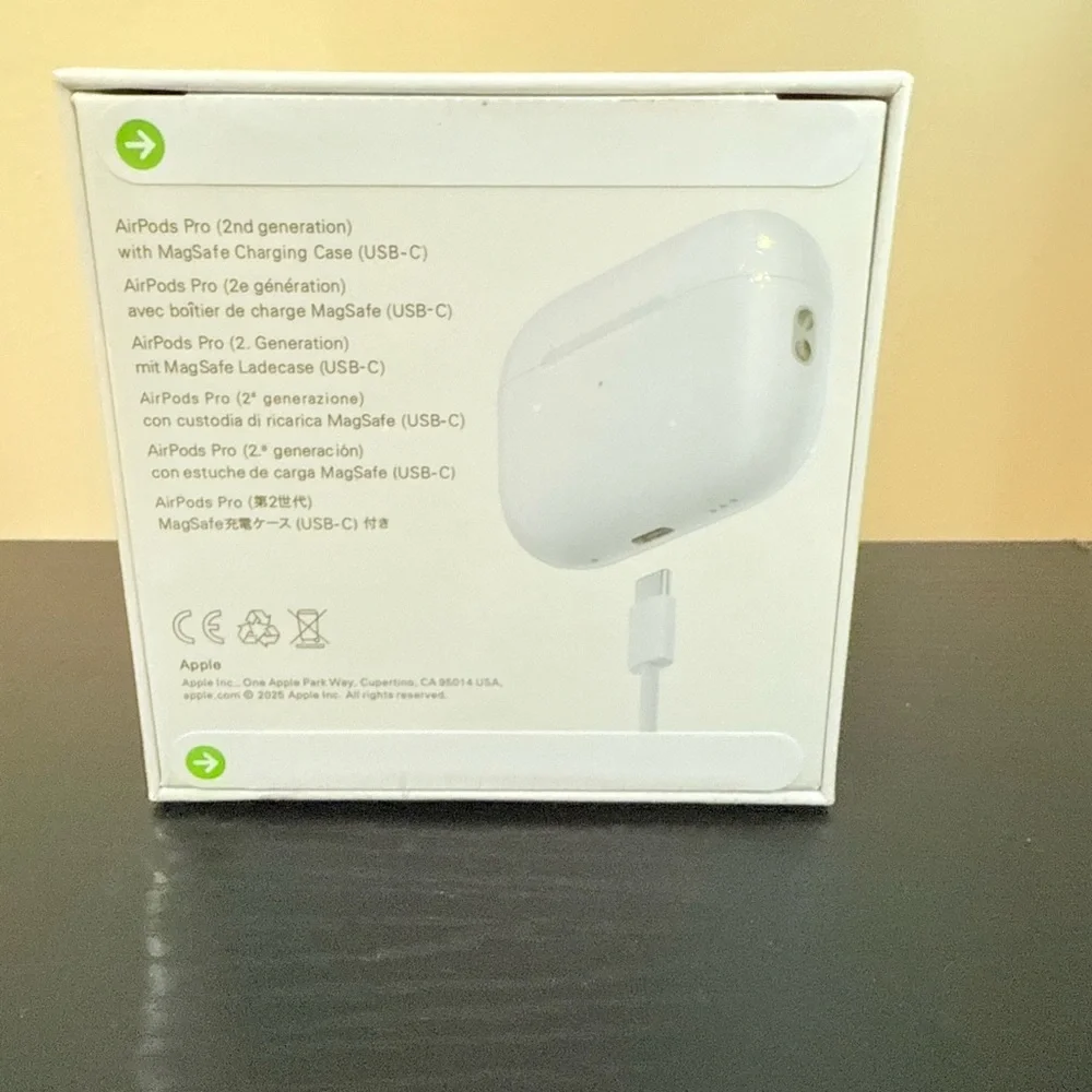 Apple AirPods Pro with MagSafe Charging Case